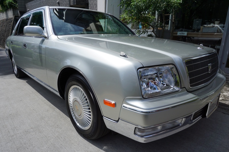 トヨタ センチュリー 最新型稀少レイディエントシルバー1